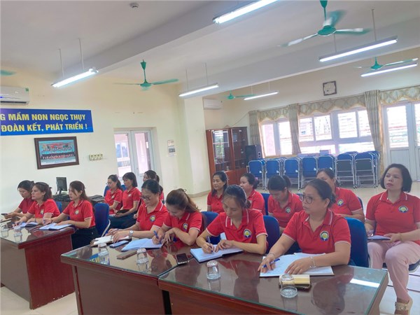 Bồi dưỡng chuyên đề kịch nghệ cho trẻ MN tại trường